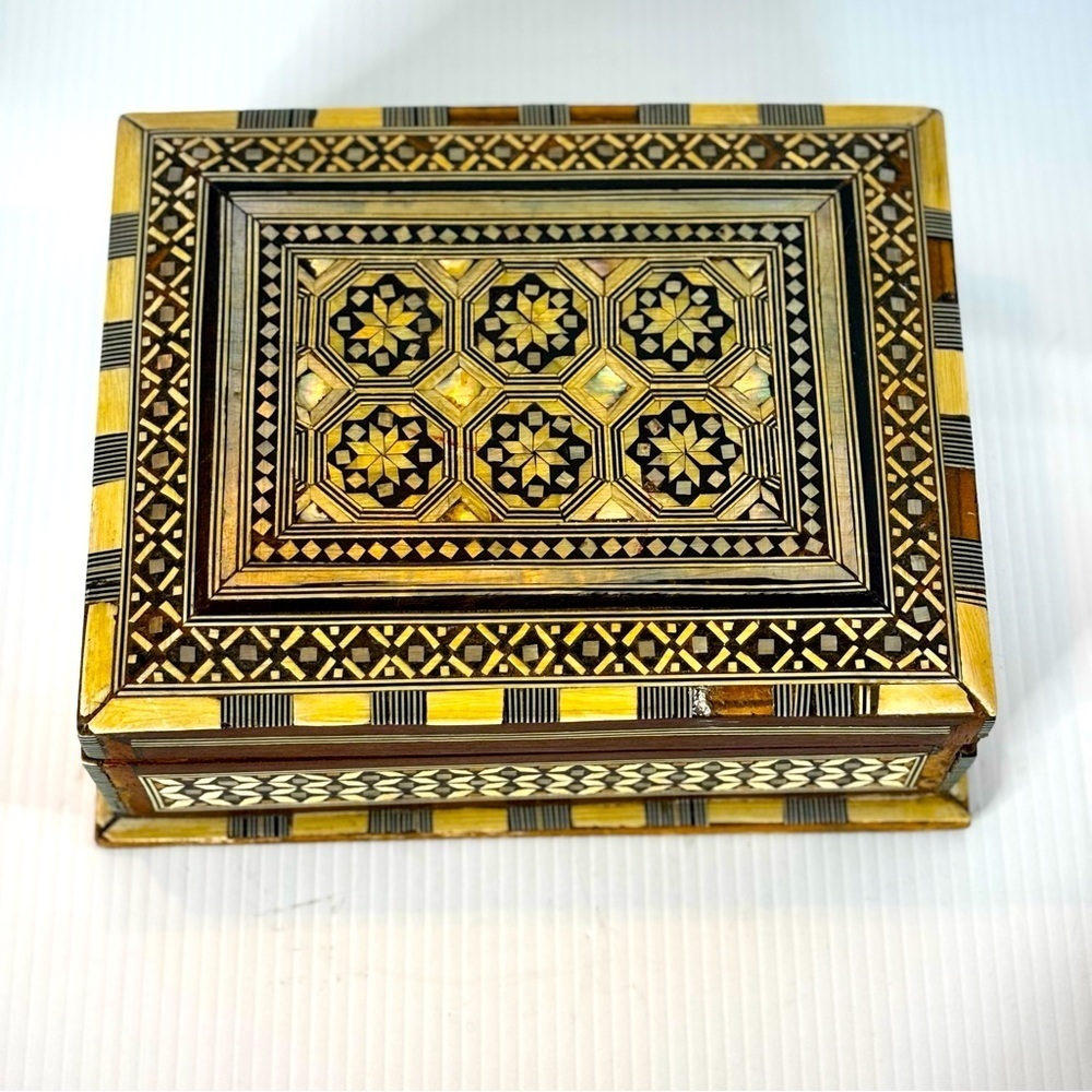 Middle Eastern Moroccan Moorish Inlaid Wooden Trinket Jewelry Box Side Hinge